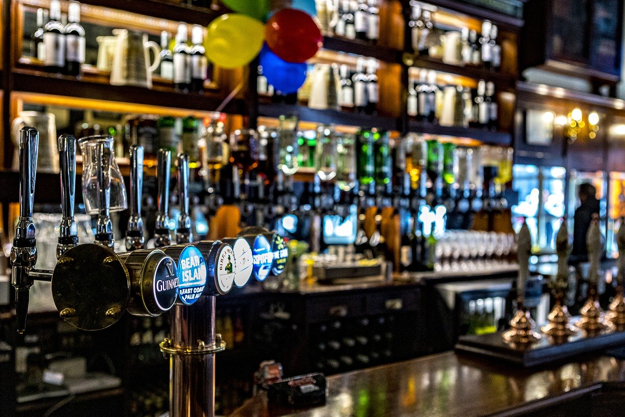Pub Beer Bar Tap Draft Beer  - hulkiokantabak / Pixabay