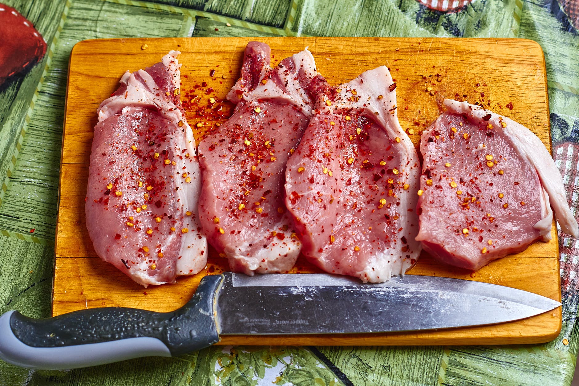 seasoned and sliced pork on a chopping board